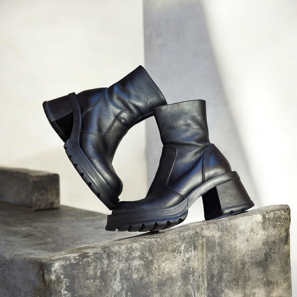 Steve Madden HOTT Vintage 90s Y2K Platform Lug Heeled Boots Black Leather Chunky